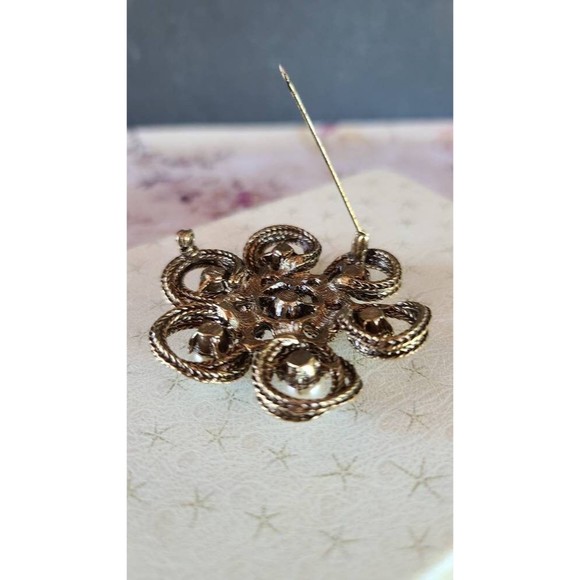 Large Faux Pearl Filigree Flower Brooch - Picture 8 of 10